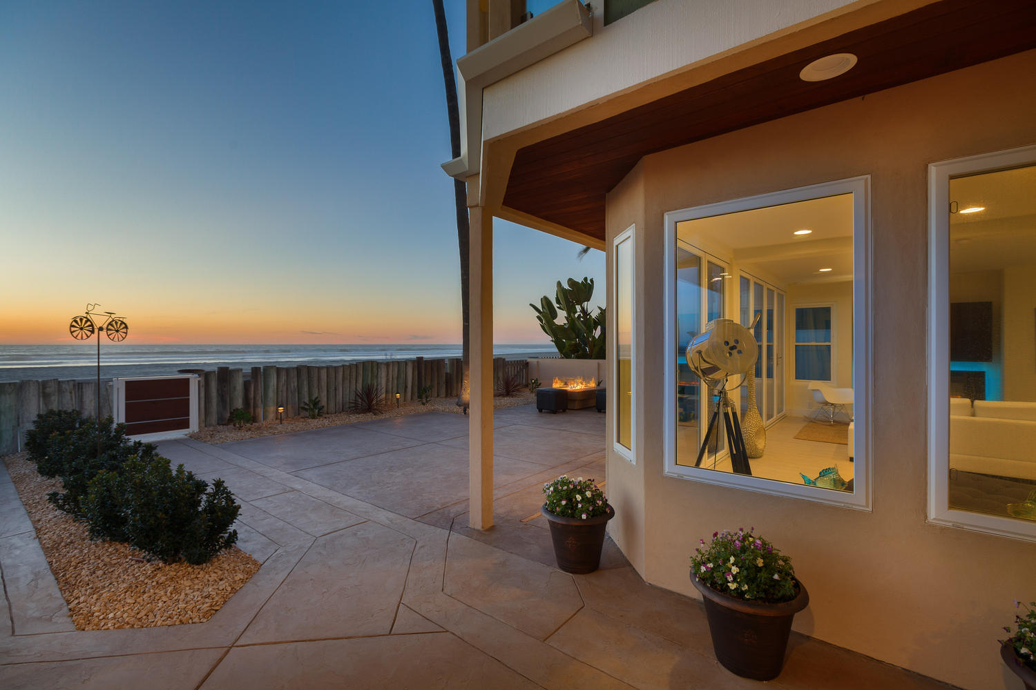 Pacific Dream Playa Patio Ocean View, Luxury Oceanfront Vacation Rental in San Diego