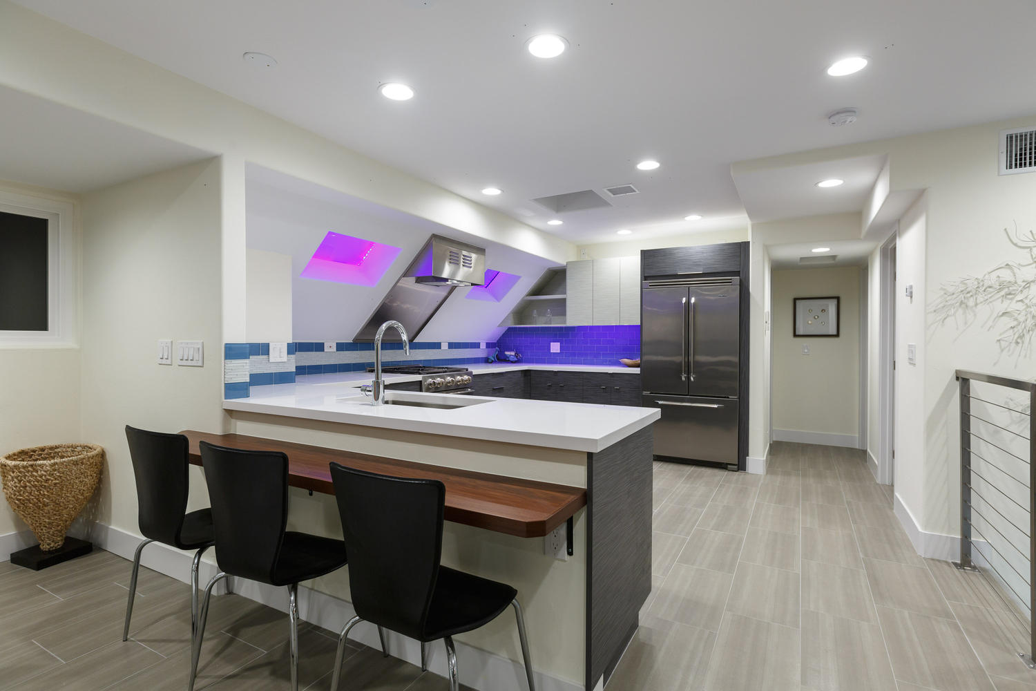 Pacific Dream Penthouse Kitchen with High End Appliances and Housewares, San Diego Luxury Oceanfront Vacation Rental