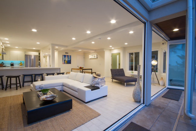Playa Patio Living Room, Luxury Oceanfront Vacation Rental in San Diego